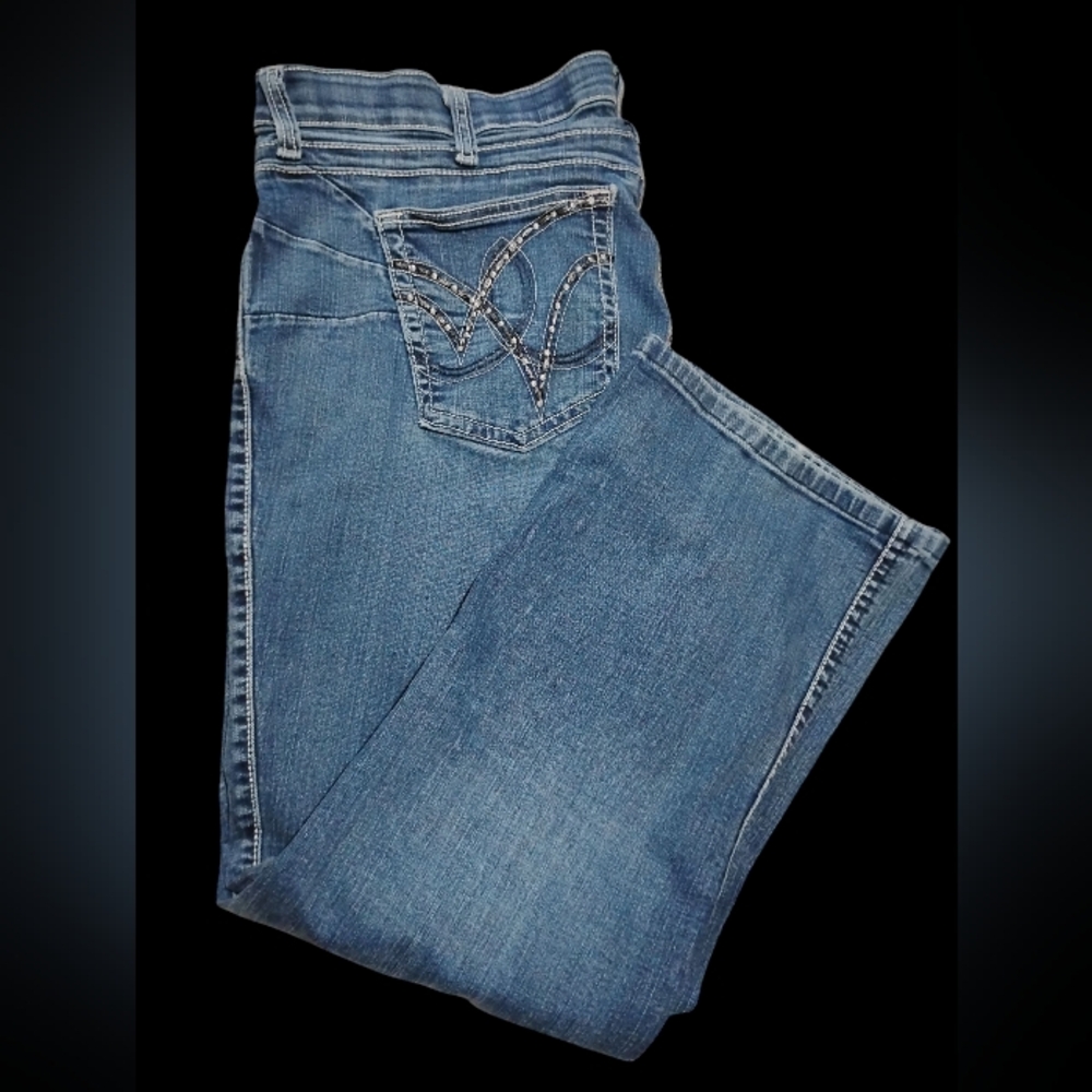 Classic Women's Wrangler Blue Boot Cut Jeans with Faded Denim - Picture 4 of 6